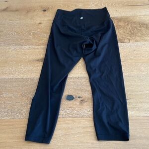 Lululemon Align HR Crop (cool) 21” (6) in black (good condition-no tag)